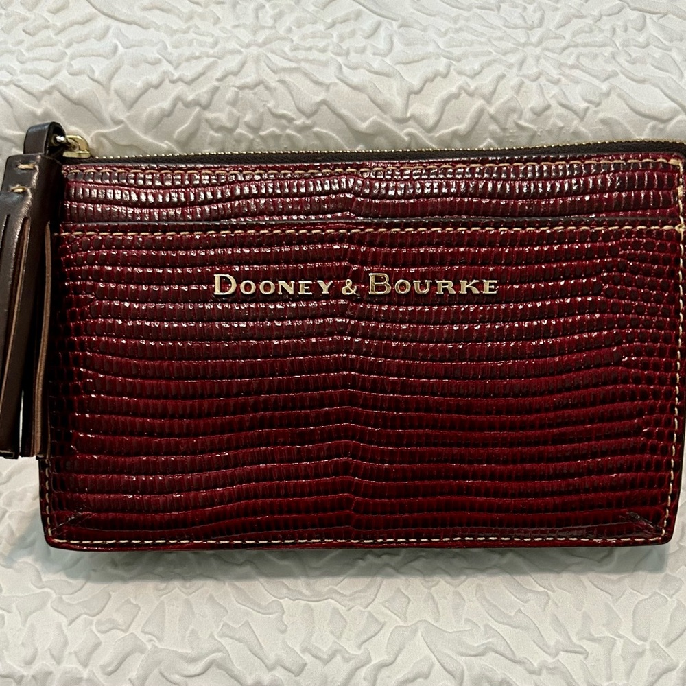 Dooney & Bourke Purse Bag Gingy Embossed Leather Crossbody Color Wine Like New